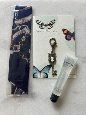 Jeweled Fantasy XL Cameo Antique Key Bag Charm Giftset